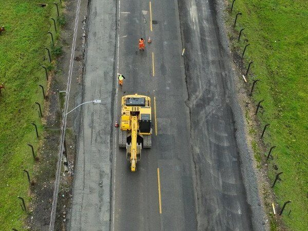 Obras das terceiras faixas na SC-418, na Serra Dona Francisca, entram na reta final