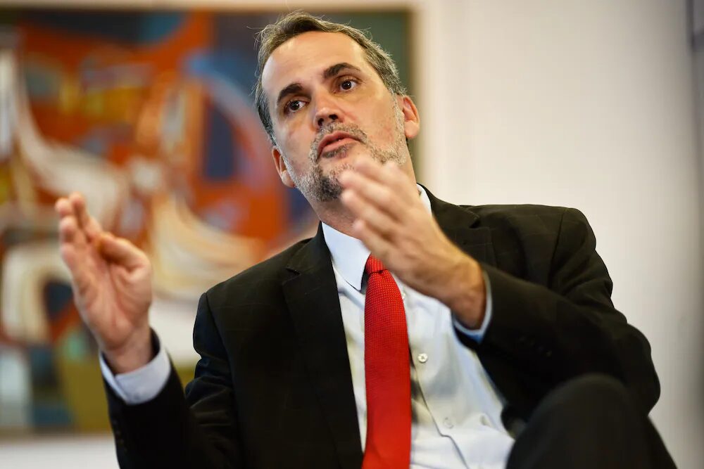 Orçamento federal sofre corte de R$ 16,1 bilhões com foco na educação e defesa