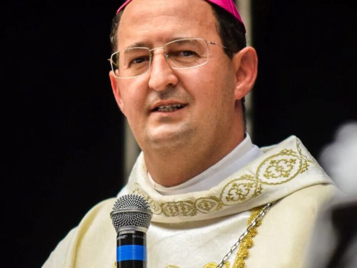 Papa Leão XIV transfere e nomeia novo bispo para diocese mineira