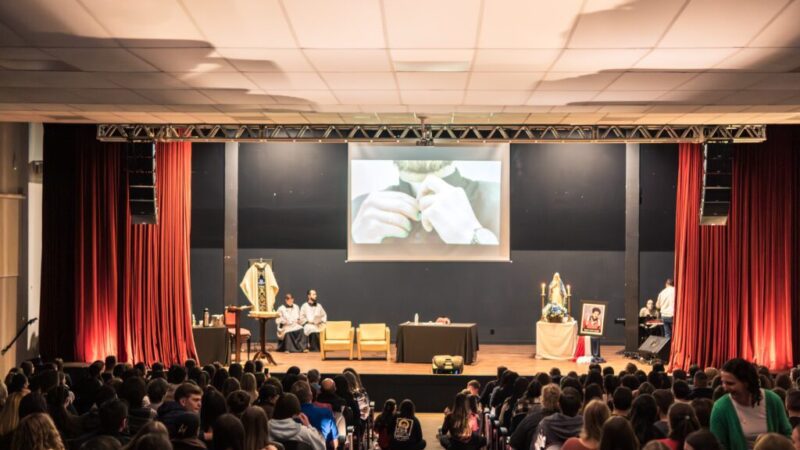 Papo de Sacristia estreia em Rio Negrinho com padres Rodrigo e Emerson