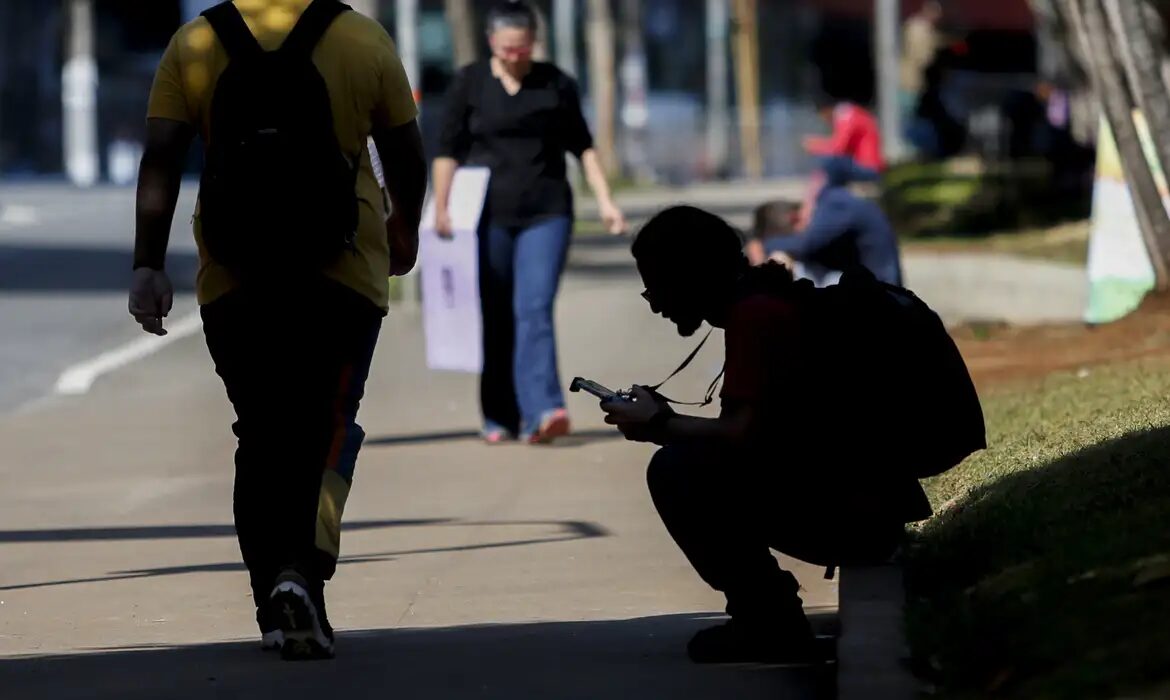 Estudo da OCDE aponta queda na taxa de jovens nem-nem no Brasil