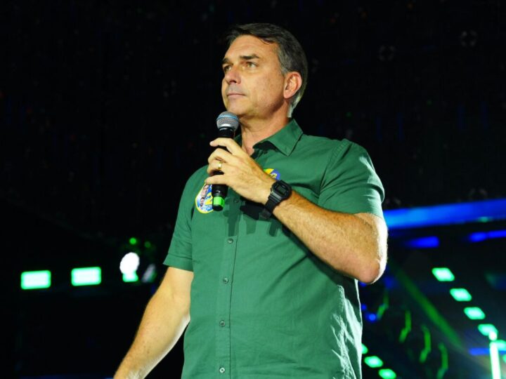 Polícia Federal esclarece situação de Flávio Bolsonaro após viagem