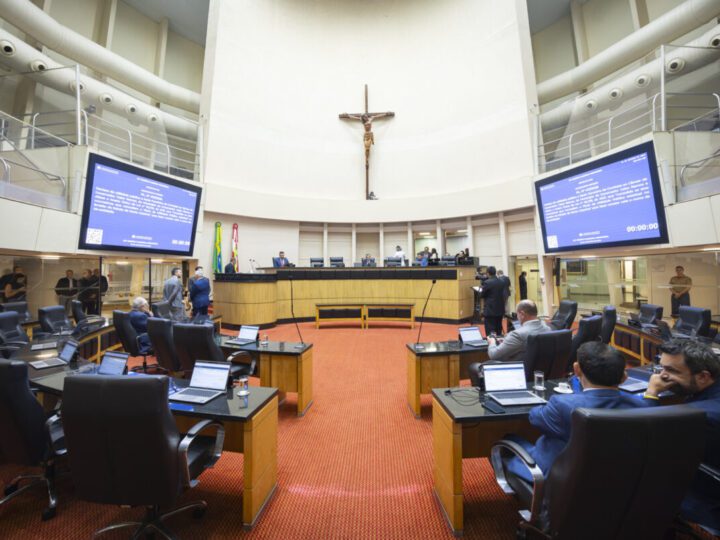 Alesc aprova mudanças em 321 emendas impositivas e doação de imóveis