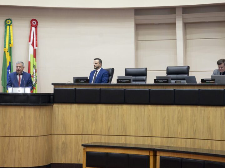 Assembleia destaca papel essencial de professores e meteorologistas