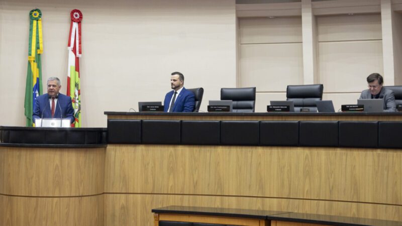 Assembleia destaca papel essencial de professores e meteorologistas