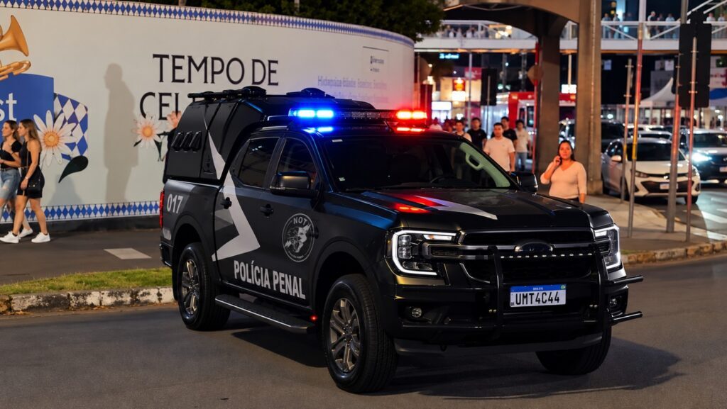 Polícia penal identifica 64 monitorados e prende 12 na Oktoberfest