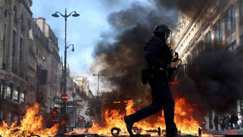 Onda de protestos contra custo de vida gera confrontos na França
