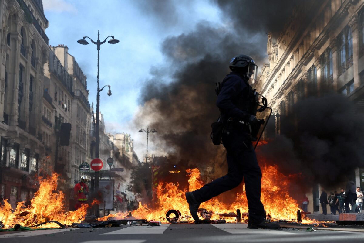 Onda de protestos contra custo de vida gera confrontos na França