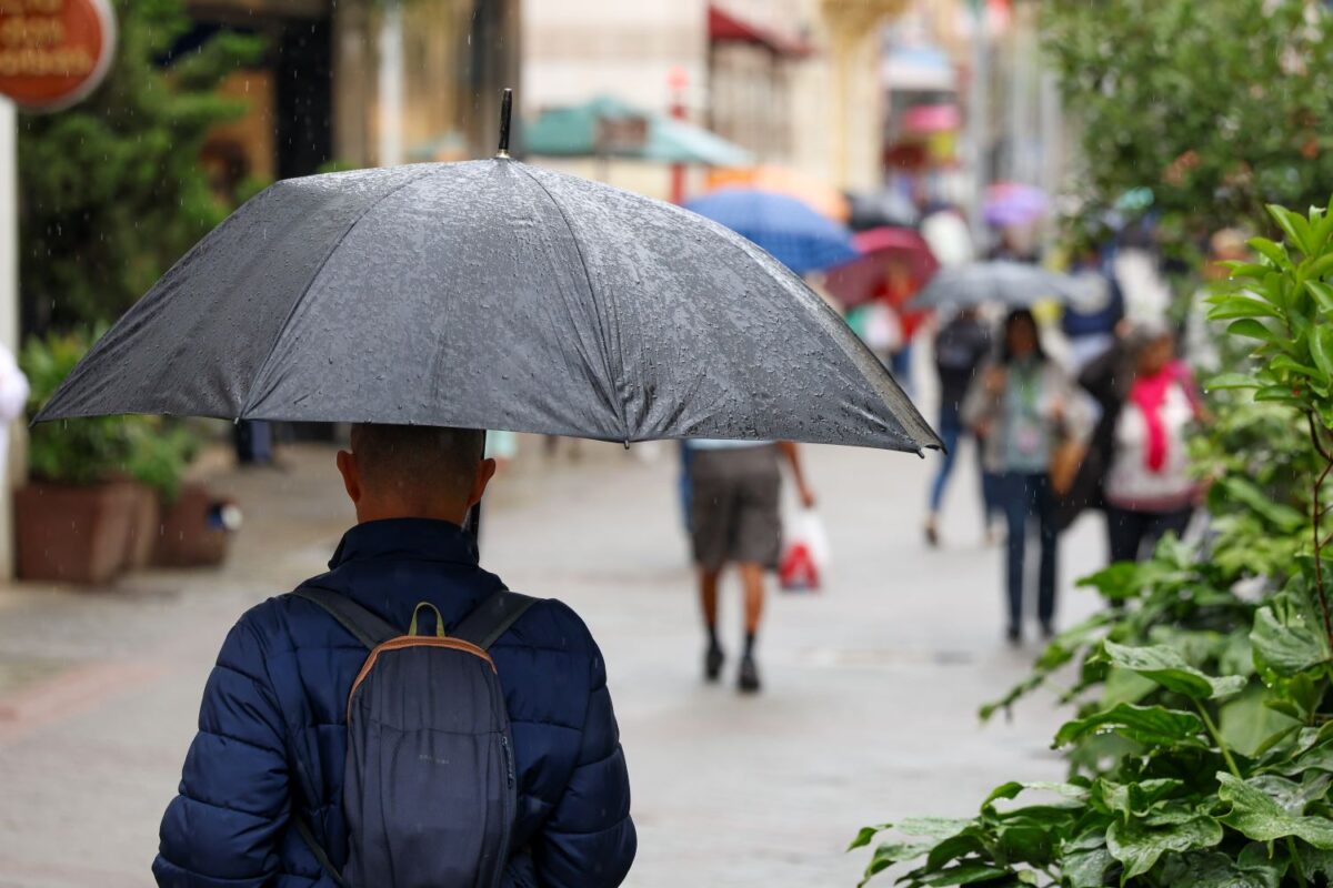 Previsão do tempo aponta chuvas frequentes e calor em Santa Catarina