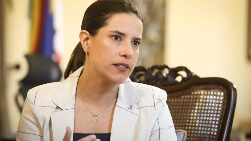 Raquel Lyra cobra regulação da internet e aponta violência política