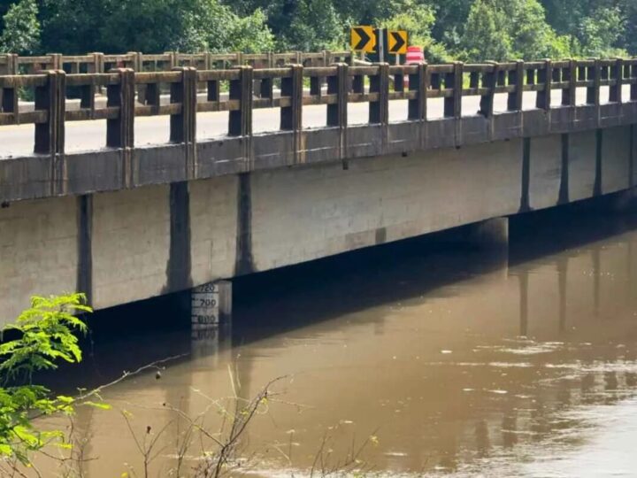 Rio da região próximo ao nível de alerta
