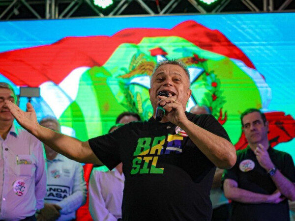 João Rodrigues intensifica pré-campanha no litoral de SC