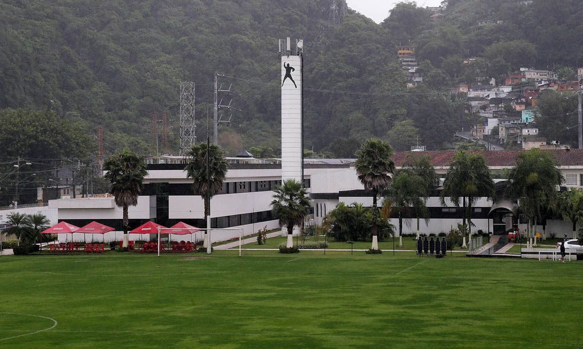 Santos acerta acordo com governo federal para regularizar CT Rei Pelé
