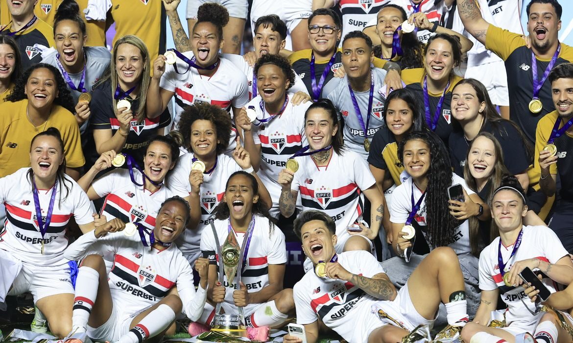 São Paulo é campeão inédito do Brasileirão Feminino no Morumbis