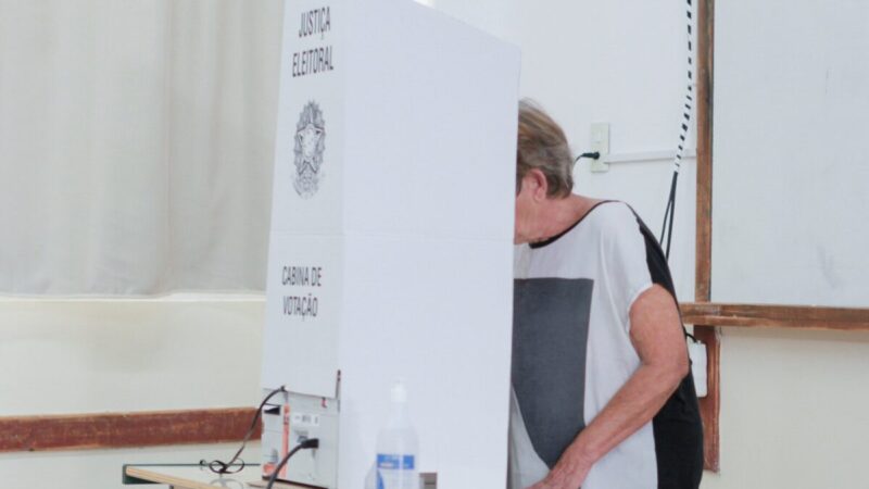 Santa Catarina cria voto em trânsito para mulheres sob medida protetiva