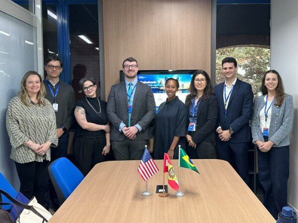 Senai de santa catarina debate parceria educacional com cônsul dos eua