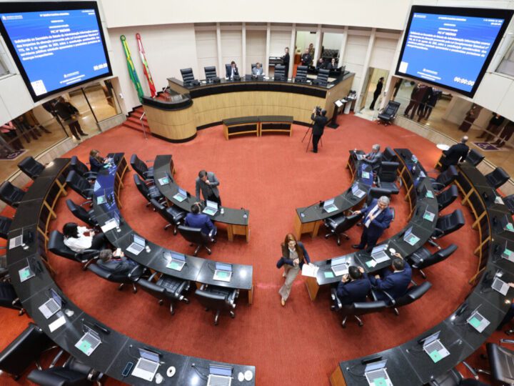 Assembleia de santa catarina debate eleições e políticas para mulheres