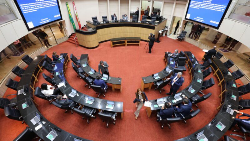 Assembleia de santa catarina debate eleições e políticas para mulheres