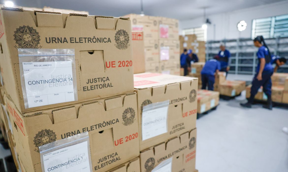 Tribunais eleitorais aceleram entrega de urnas e ajustes finais para o primeiro turno