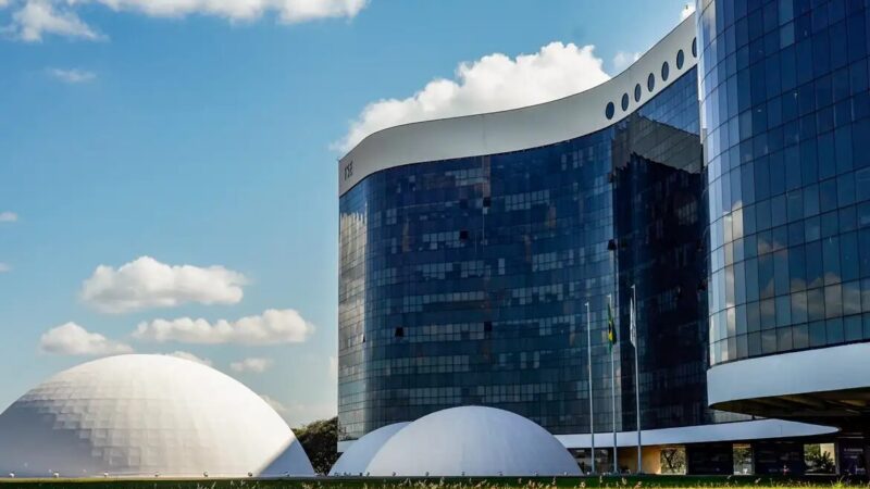 TSE proíbe campanha de Lula de impulsionar anúncios contra Flávio Bolsonaro