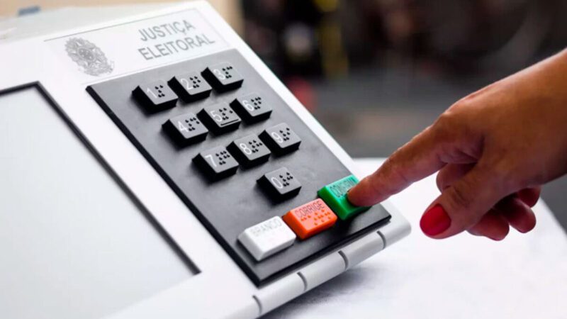 TSE registra 467 urnas trocadas nas primeiras horas de votação