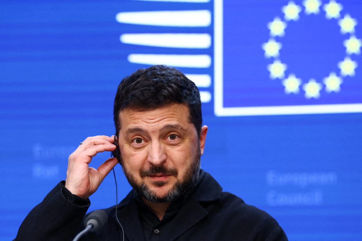 EUA retomam envio de dados de inteligência à Ucrânia, diz Zelensky