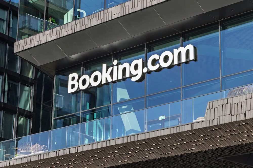 União Europeia investiga Booking.com por risco de golpes online