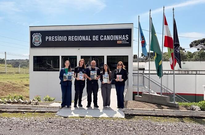 Vara de execuções penais entrega kits infantis em Canoinhas