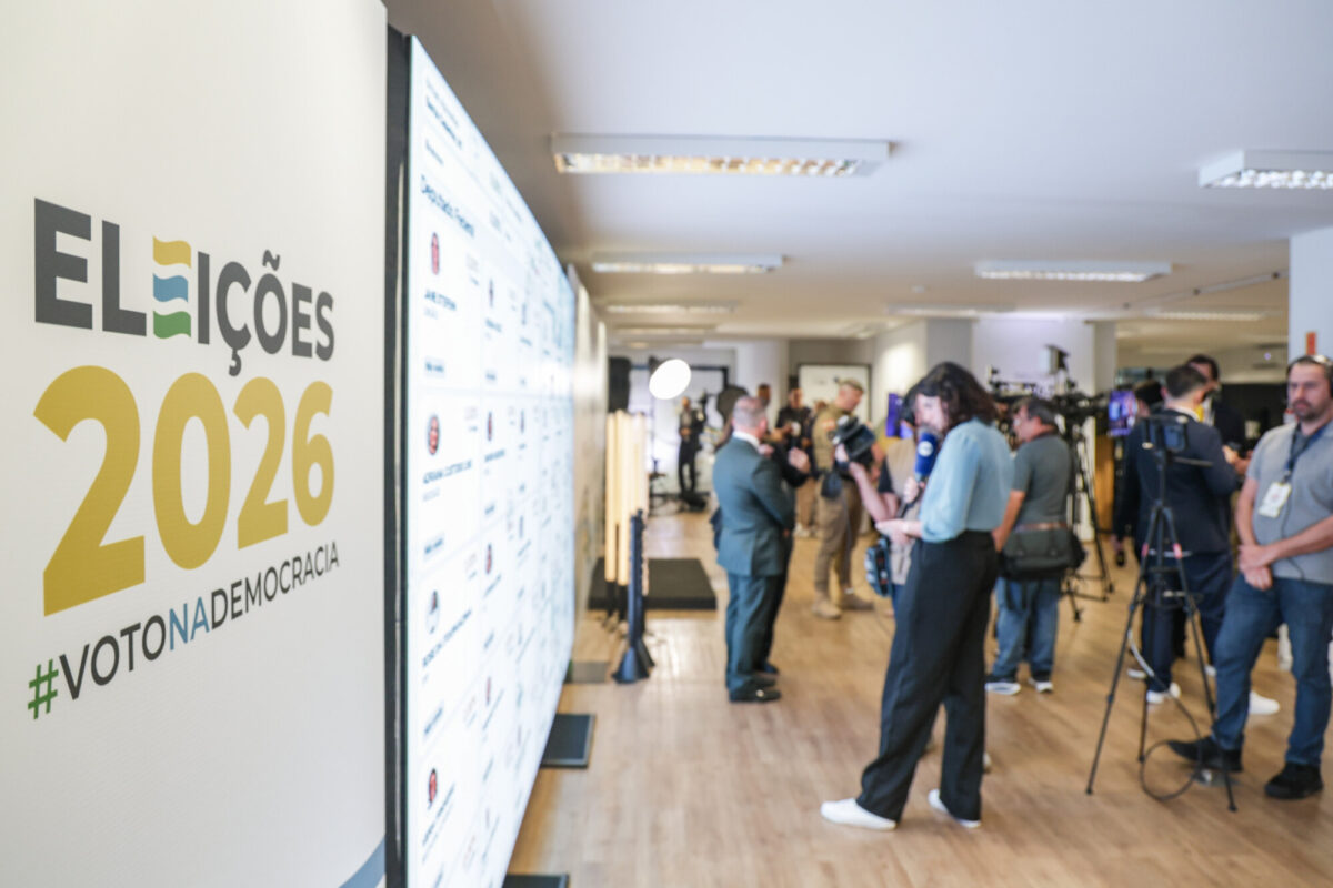 Eleições 2026 encerram com normalidade e baixa troca de urnas em SC