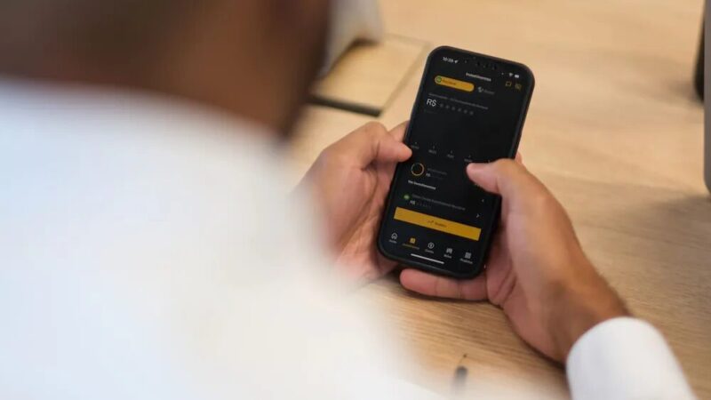 XP lança conta digital e de investimentos voltada para menores de idade